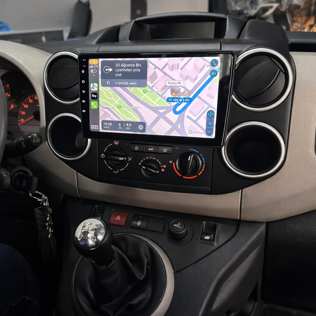 Écran CarPlay Citroen Berlingo intégré tableau de bord