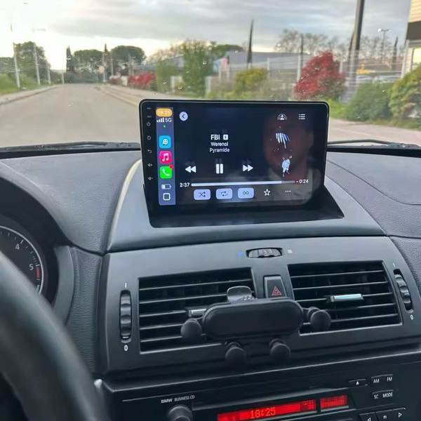Écran CarPlay Bmw X3 E83 intégré tableau de bord