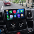 Autoradio CarPlay Fiat Ducato : écran tactile 10 pouces installé au centre de la console