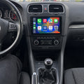 Autoradio CarPlay 9 pouces installé dans le tableau de bord d'une Volkswagen Golf 6 (2008-2016)